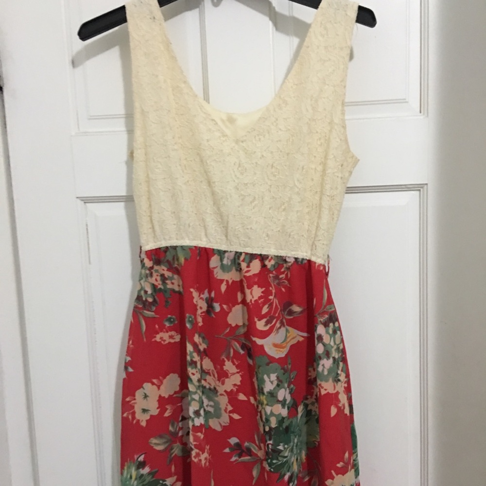 FLORAL & LACE MIDI DRESS